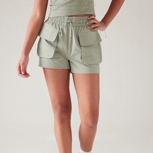 Athleta Girl Backpacking Cargo 3" Shorts Size XL Fern Green Hike 590598 NWOT NEW
